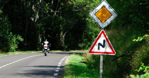 10 méthodes pour réviser votre code de la route - CM 35